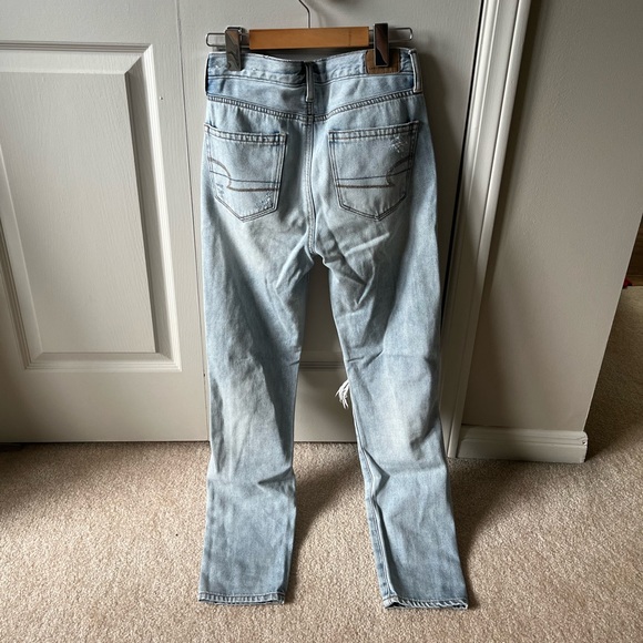 👖AE ripped mom jeans: - Picture 3 of 7